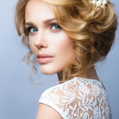 make-up-glamour-portrait-of-beautiful-woman-model-with-fresh-makeup-and-romantic-wavy-hairstyle-1-1-2.jpg